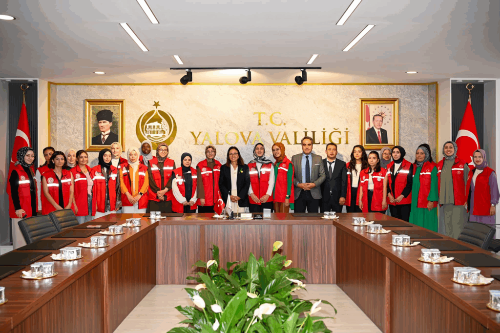 Vali Dr. Hülya Kaya, Damla Gönüllülük Projesi Kapsamında Yalova’ya Gelen Gençleri Ağırladı