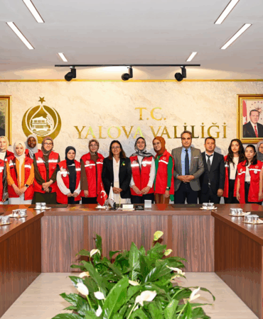 Vali Dr. Hülya Kaya, Damla Gönüllülük Projesi Kapsamında Yalova’ya Gelen Gençleri Ağırladı