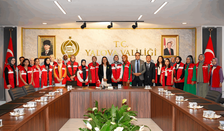 Vali Dr. Hülya Kaya, Damla Gönüllülük Projesi Kapsamında Yalova’ya Gelen Gençleri Ağırladı
