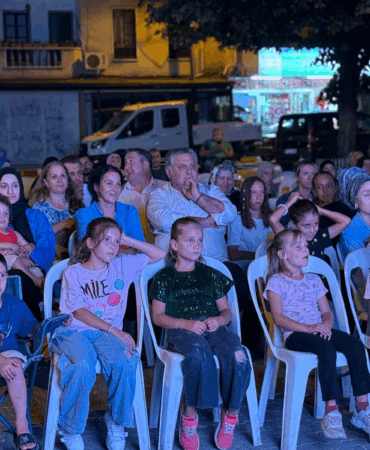 SİNEMA KEYFİ ELMALIK KÖY MEYDANINDA