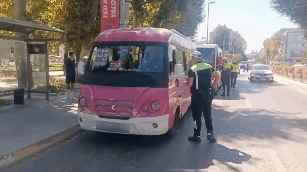 Yalova’da Trafik Polisi Toplu Taşıma Araçlarını Mercek Altına Aldı