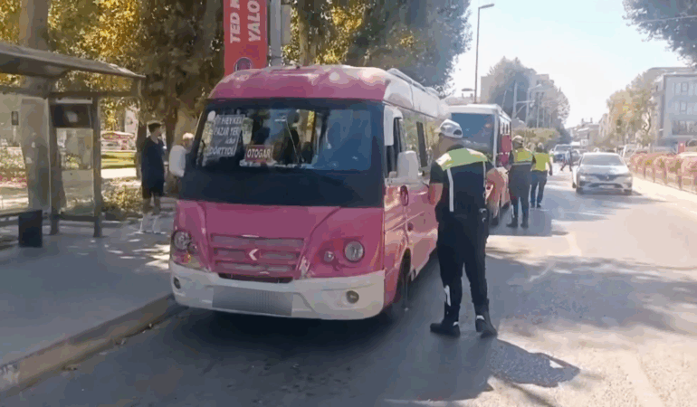Yalova’da Trafik Polisi Toplu Taşıma Araçlarını Mercek Altına Aldı