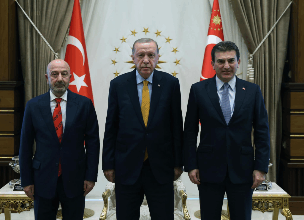 Cumhurbaşkanı Erdoğan, OYAK Yönetimini Külliye’de Kabul Etti
