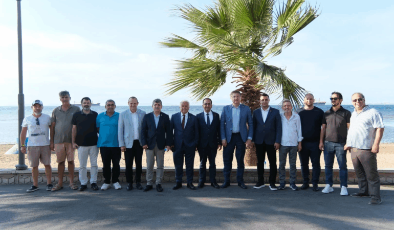 CHP MİLLETVEKİLLERİNDEN ÇİFTLİKKÖY ÇIKARTMASI 6 CHP MİLLETVEKİLLERİNDEN ÇİFTLİKKÖY ÇIKARTMASI