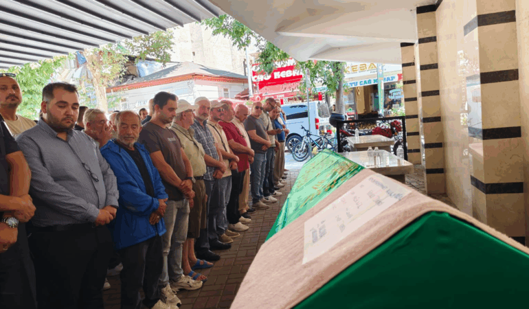 Yalova’nın Sevilen İsmi Muhammet Kulaber Son Yolculuğuna Uğurlandı