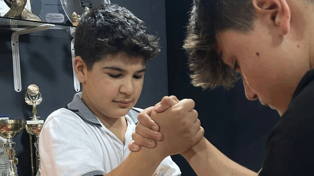 YAZ SPOR OKULLARINDA BİLEĞİNE GÜVENENLER BİR ARADA