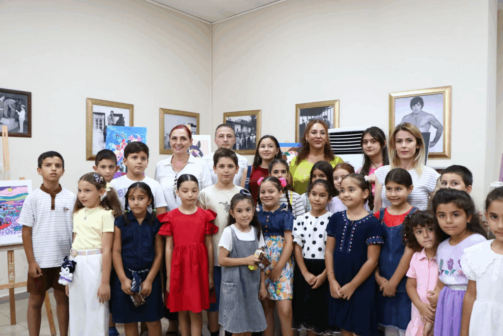ÇİFTLİKKÖY’ÜN MİNİK RESSAMLARI ESERLERİNİ SERGİLEDİ
