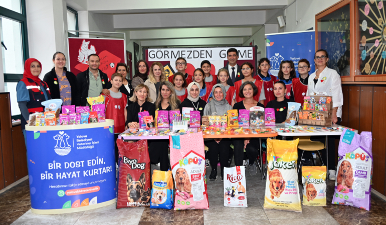 ÖĞRENCİLERDEN SOKAK CANLARINA ANLAMLI DESTEK