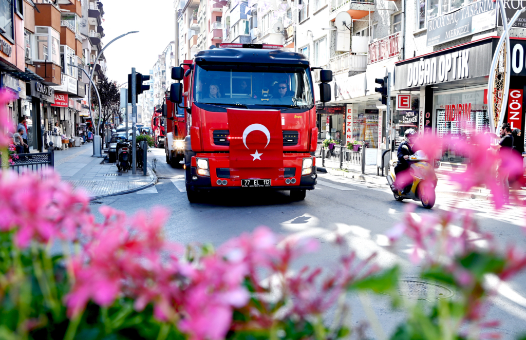 YALOVA BELEDİYESİ İTFAİYESİ’NDEN ŞEHİR TURU