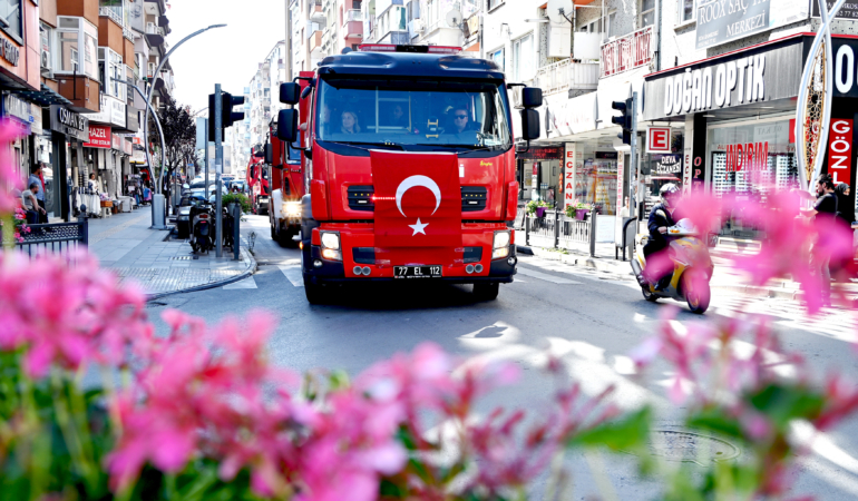 YALOVA BELEDİYESİ İTFAİYESİ’NDEN ŞEHİR TURU