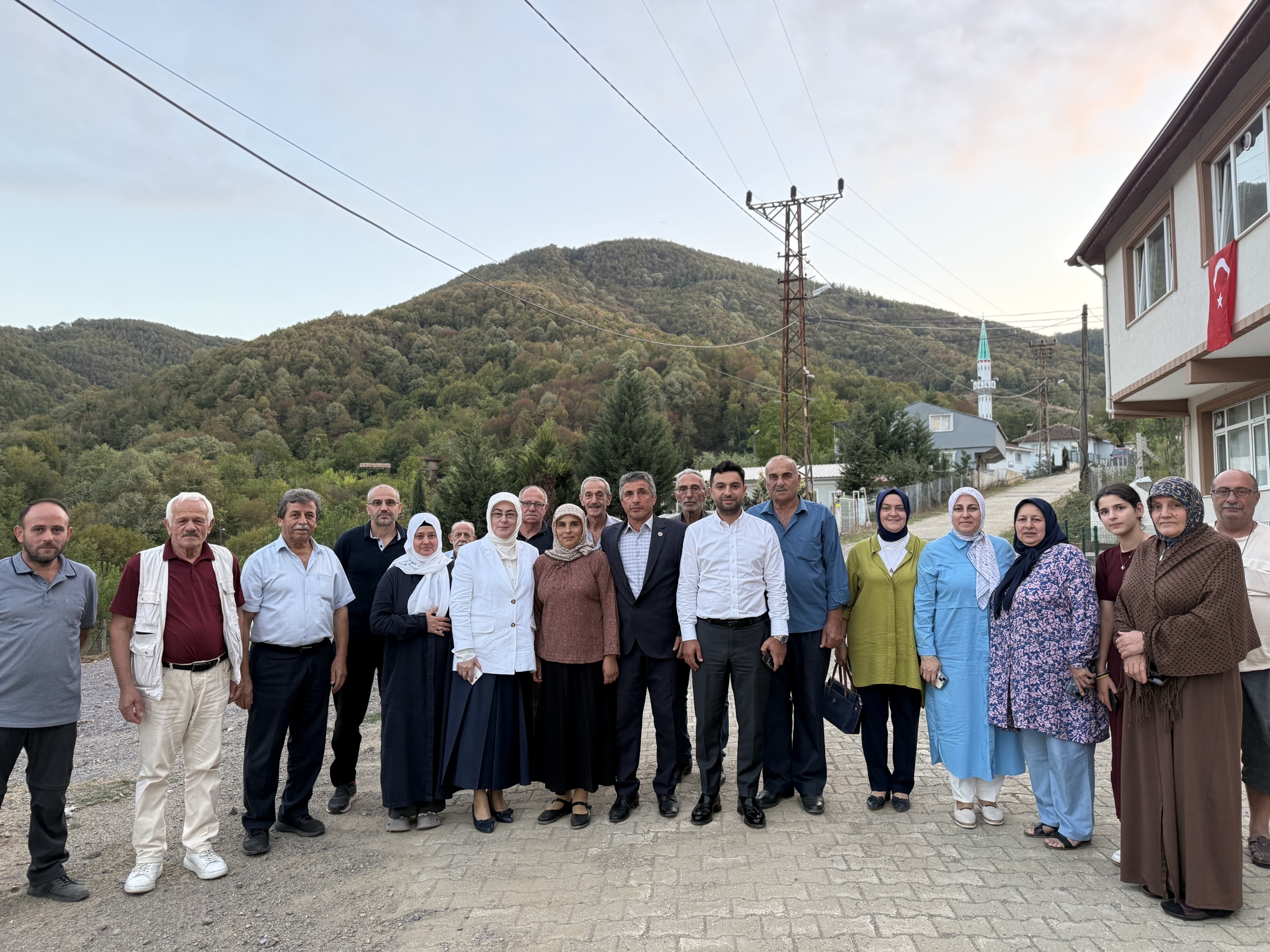 AK Parti Yalova Milletvekili Meliha Akyol Çiftlikköy’ün Köylerinde Vatandaşlarla Buluştu 4 AK Parti Yalova Milletvekili Meliha Akyol Çiftlikköy’ün Köylerinde Vatandaşlarla Buluştu