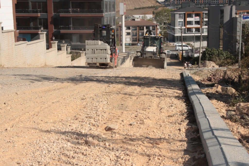 Yalova’da Parke Yol Çalışmaları Aralıksız Sürüyor