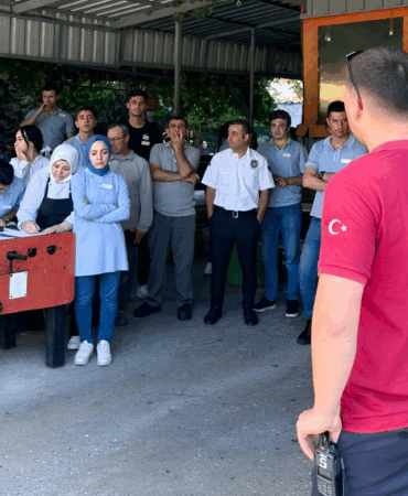 ÇİFTLİKKÖY İTFAİYECİLERİNDEN ÖZDİLEK’TE YANGIN EĞİTİMİ