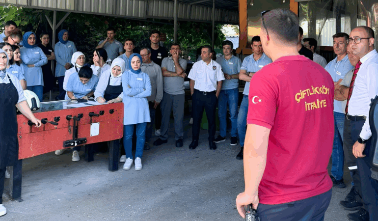 ÇİFTLİKKÖY İTFAİYECİLERİNDEN ÖZDİLEK’TE YANGIN EĞİTİMİ