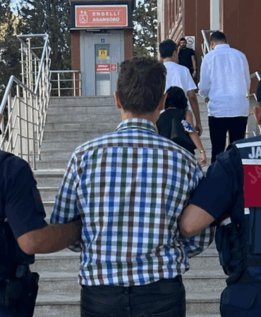 Yalova’da FETÖ Üyesi Yakalandı: 12 Yıl 6 Ay Kesinleşmiş Hapis Cezası Bulunan Şahıs Tutuklandı