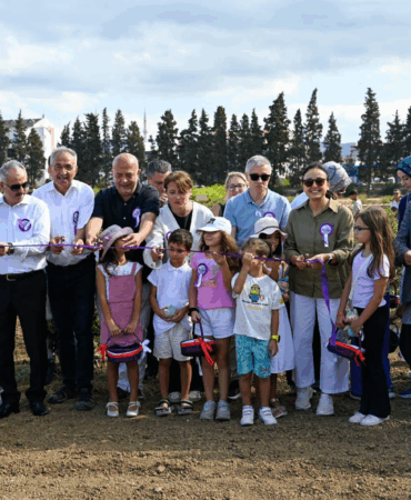 Yalova Valisi Dr. Hülya Kaya Aronya ve Üzüm Hasadına Katıldı