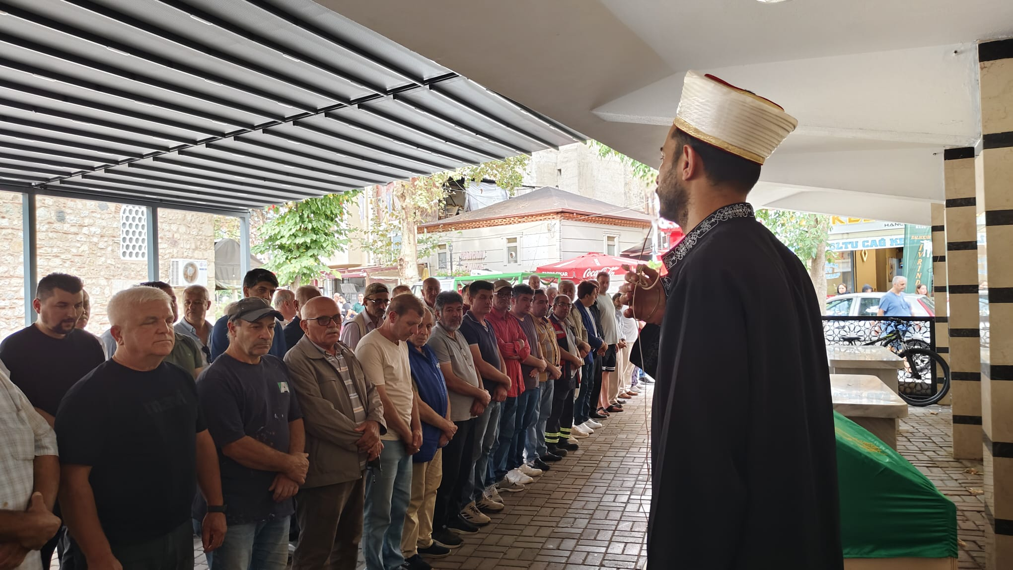 Yalova’nın Tanınmış Siması Ayakkabı Tamircisi Hamdi Olgun Ebediyete Uğurlandı