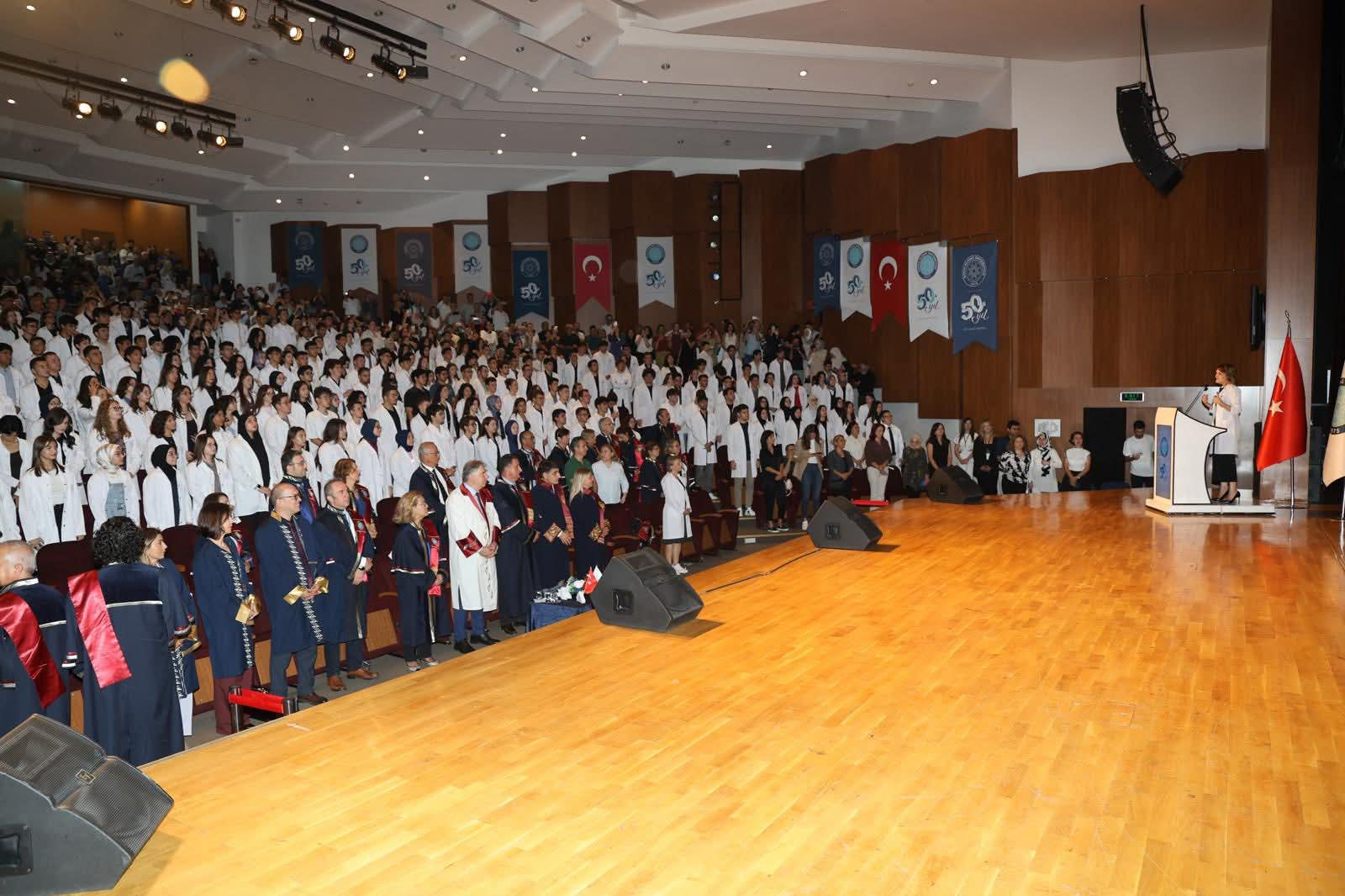 Yalova Üniversitesi Tıp Fakültesi Öğrencileri Beyaz Önlüklerini Giydi