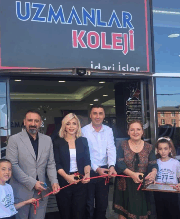 İlkokulun Uzmanlarından “Ben Okudum Çok Beğendim, Sen de Okur musun?” Resim Sergisi Açıldı