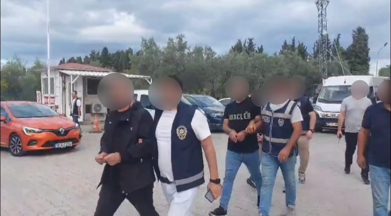 Tırlardan Sahte Belgelere: Yalova’da Göçmen Kaçakçılığı Ağı Çökertildi
