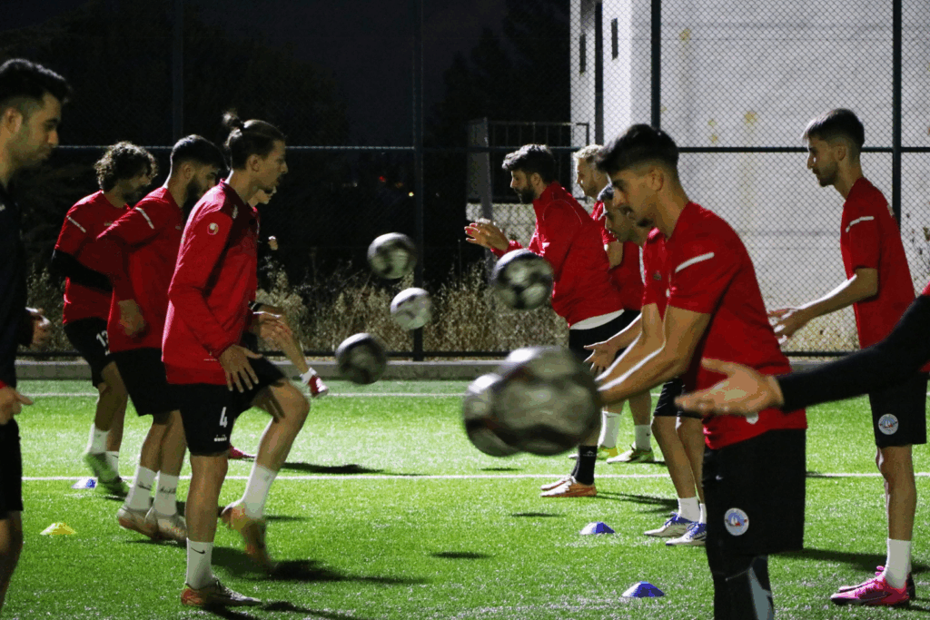 ÇİFTLİKKÖY BELEDİYESPOR’DA ANTRENMANLAR BAŞLADI