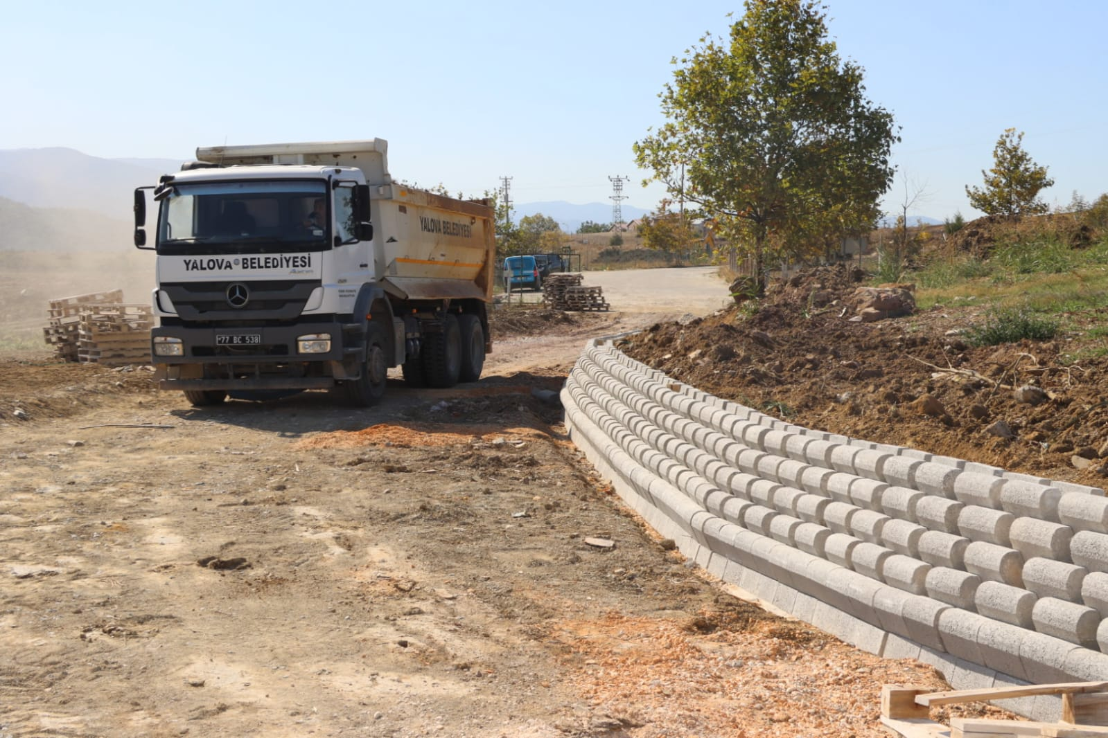 Yalova Paşakent Mezarlığı’nda Genişletme ve İstinat Duvarı Çalışmaları Başladı