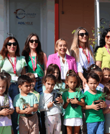 ÇİFTLİKKÖY’DE MİNİK YÜREKLER İLK FİDANLARINI DİKTİ