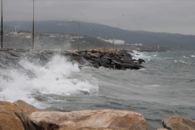 Marmara’da Kuvvetli Fırtına Uyarısı: Çatı Uçması ve Ulaşımda Aksamalar Bekleniyor
