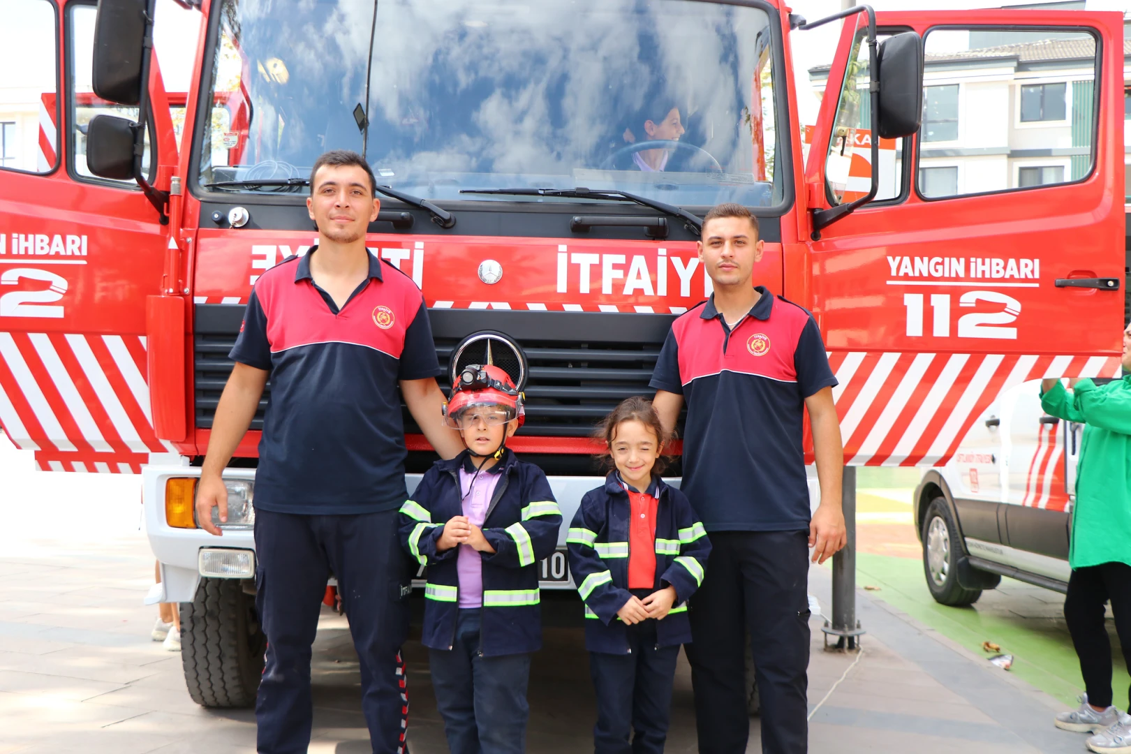 ÇİFTLİKKÖY İTFAİYECİLERİNDEN COŞKULU KUTLAMA