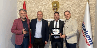 Altın Çınar Festivali’nde İş İnsanlarına Plaket