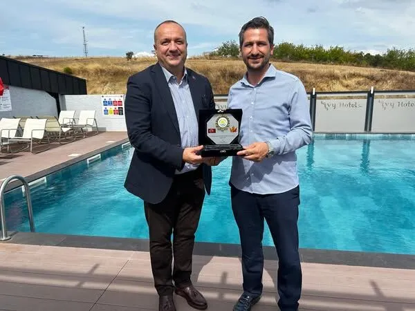 Altın Çınar Festivali’nde İş İnsanlarına Plaket