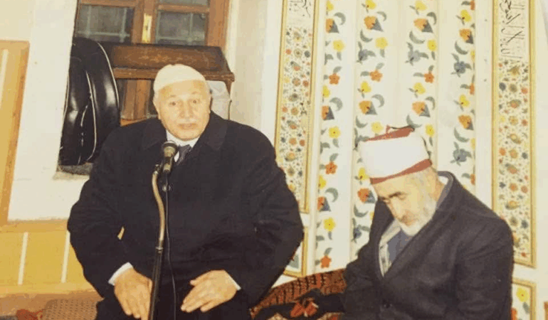 Erbakan Hocanın Bereketzade Camii Ziyareti ve Kasım Baba ile Tarihi Sohbet 6 Erbakan Hocanın Bereketzade Camii Ziyareti ve Kasım Baba ile Tarihi Sohbet