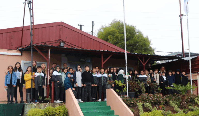 ÇİFTLİKKÖY’ÜN PARKLARI ÖĞRENCİLERİN FİDANLARIYLA RENKLENECEK