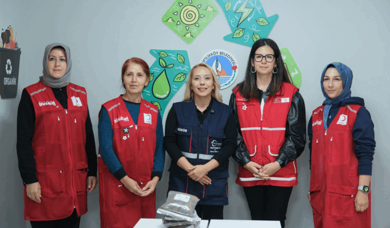 GIDA İSRAFINA DİKKAT ÇEKMEK İÇİN KOMPOST ÜRETTİLER