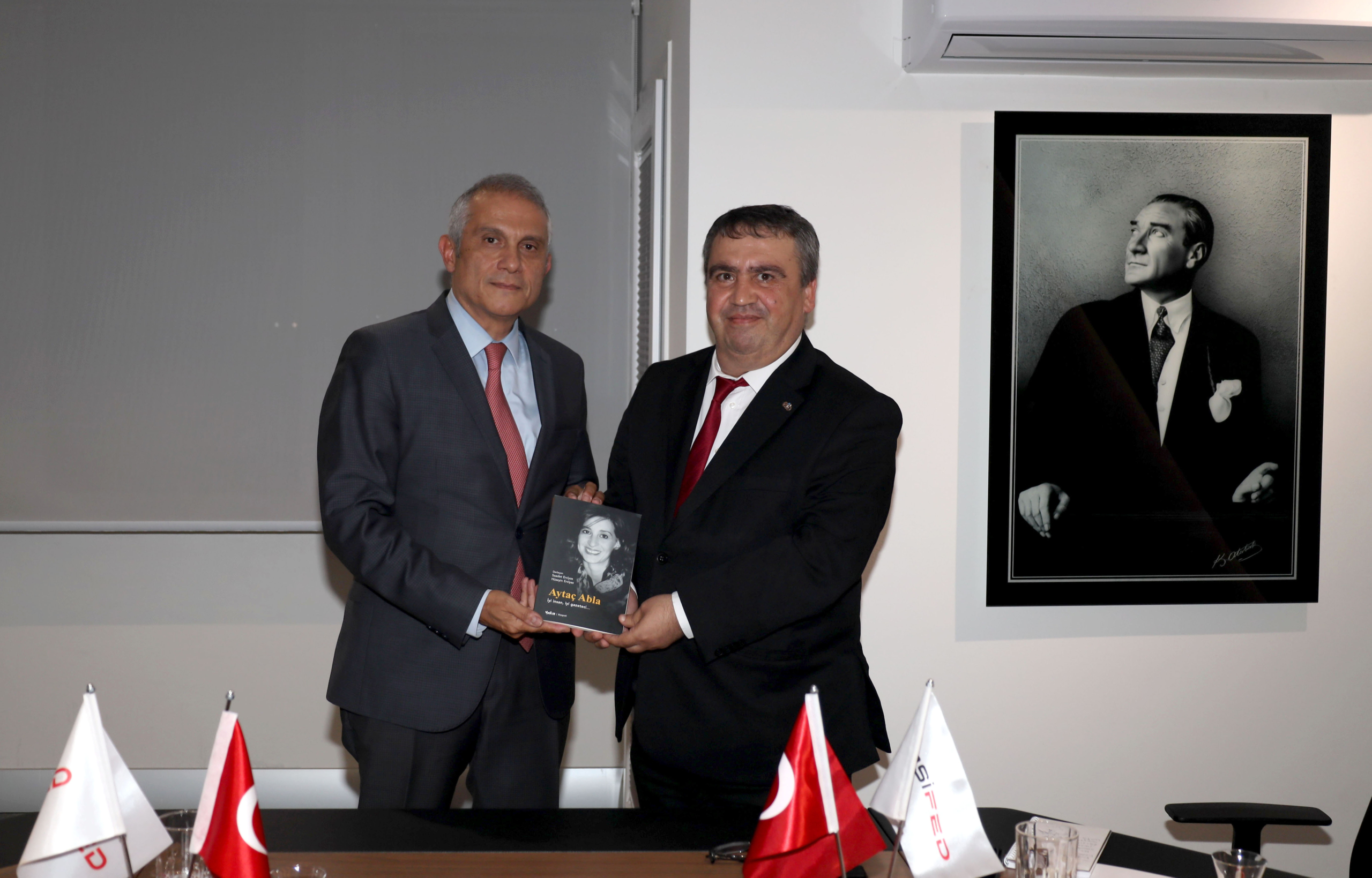 İlk protokol dersi babaanneden: “Kalkacağın yere oturma”