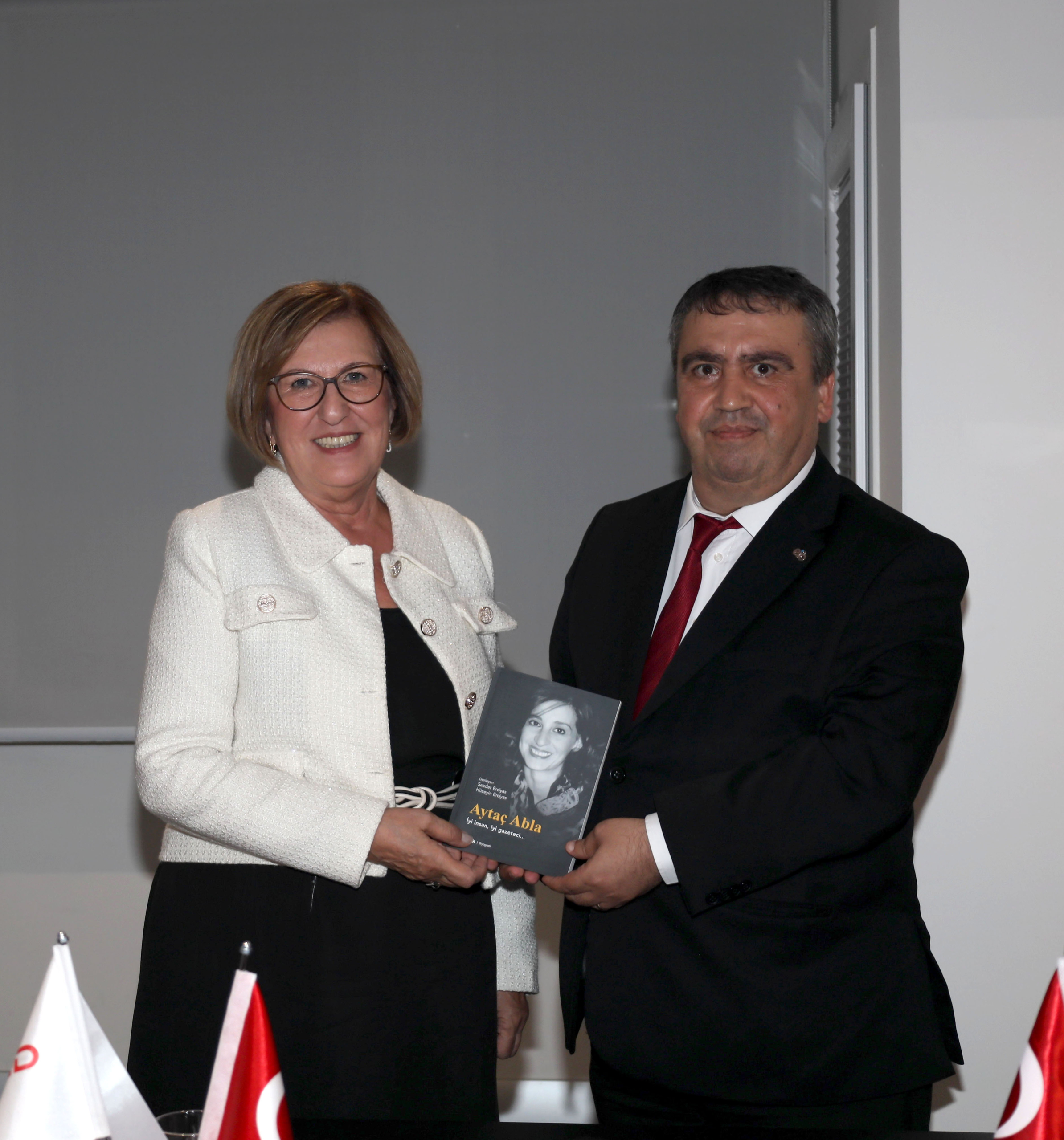 İlk protokol dersi babaanneden: “Kalkacağın yere oturma”