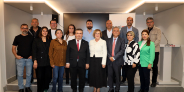 İlk protokol dersi babaanneden: “Kalkacağın yere oturma”