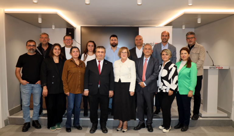 İlk protokol dersi babaanneden: “Kalkacağın yere oturma”