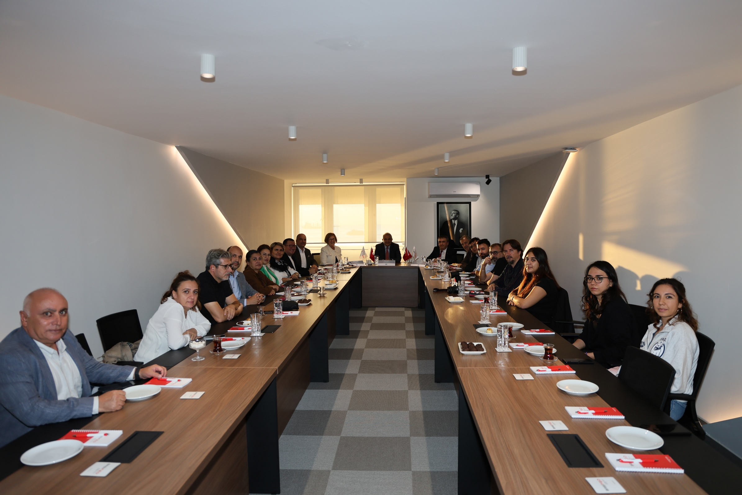 İlk protokol dersi babaanneden: “Kalkacağın yere oturma”