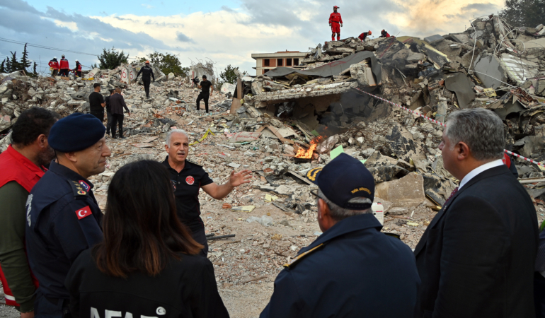 AFETLERE KARŞI DAYANIŞMA YALOVA BELEDİYESİ TAM KADRO TATBİKATTA YER ALDI