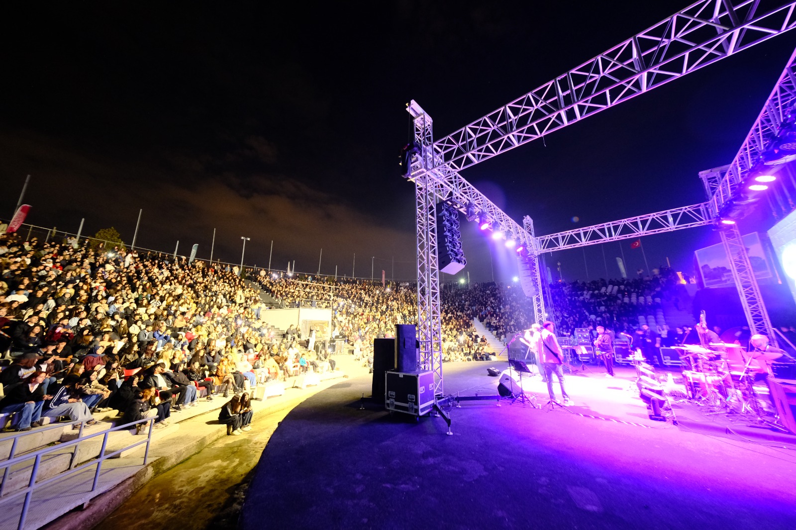 2.ULUSLARARASI YALOVA FİLM FESTİVALİ SİNEMA TUTKUNLARINA KAPILARINI AÇTI