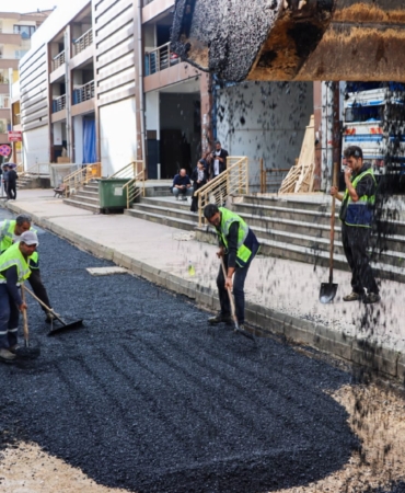 YALOVA BELEDİYESİ, DOĞAN SOKAK’TA YOL KONFORUNU ARTIRIYOR