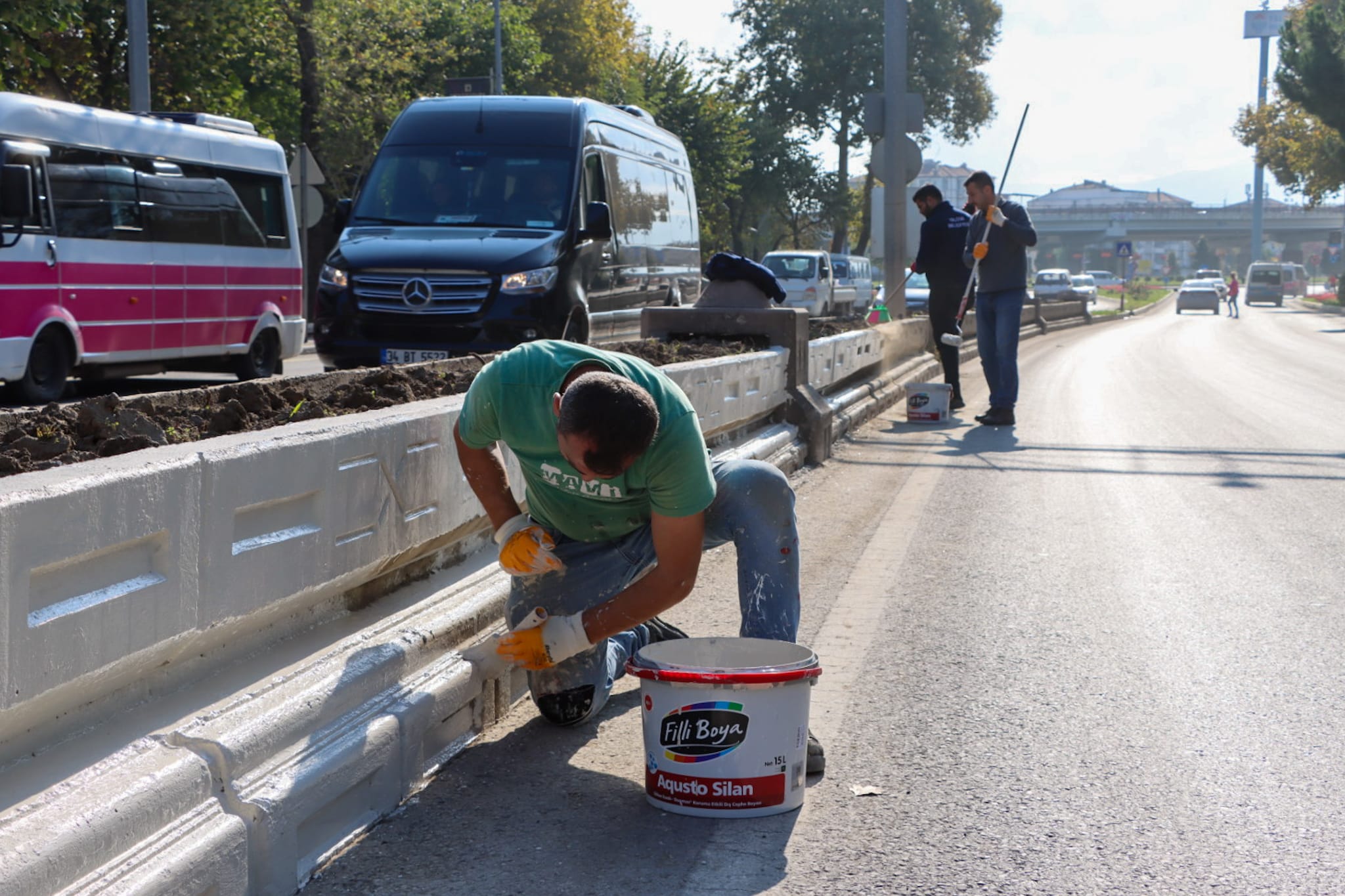 CENGİZ KOÇAL CADDESİ ORTA REFÜJÜNDE ÇALIŞMALAR BAŞLADI