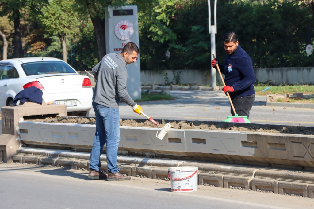 CENGİZ KOÇAL CADDESİ ORTA REFÜJÜNDE ÇALIŞMALAR BAŞLADI