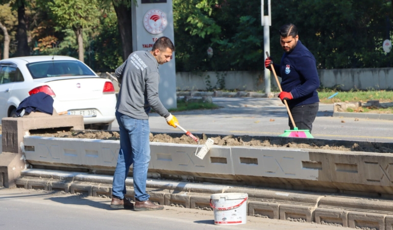 CENGİZ KOÇAL CADDESİ ORTA REFÜJÜNDE ÇALIŞMALAR BAŞLADI 1 CENGİZ KOÇAL CADDESİ ORTA REFÜJÜNDE ÇALIŞMALAR BAŞLADI