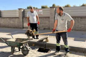 YALOVA BELEDİYESİ’NDEN YAĞMUR SUYU HATLARINDA YOĞUN TEMİZLİK ÇALIŞMASI