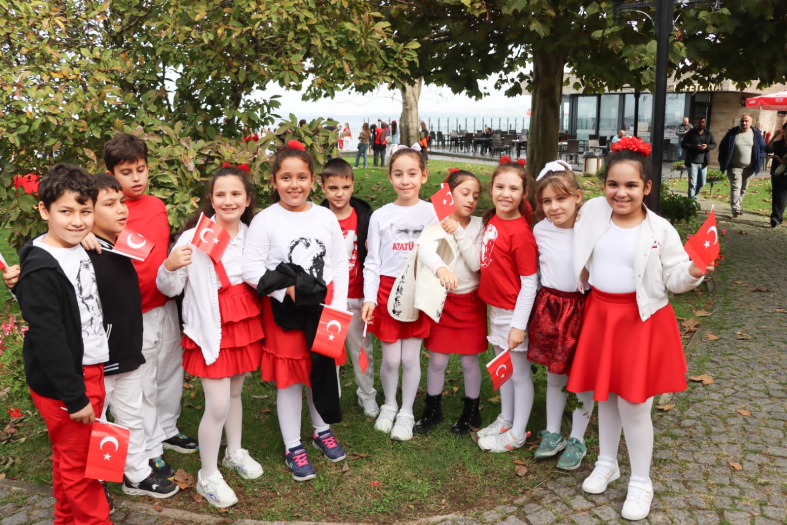 YÜRÜYEN KÖŞK’TE CUMHURİYET BAYRAMI YOĞUNLUĞU 4 YÜRÜYEN KÖŞK’TE CUMHURİYET BAYRAMI YOĞUNLUĞU