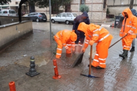 YALOVA BELEDİYESİ’NDEN SAĞANAK MESAİSİ