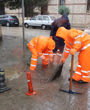 YALOVA BELEDİYESİ’NDEN SAĞANAK MESAİSİ