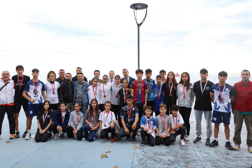 ÇİFTLİKKÖY’DE CUMHURİYET KOŞUSU HEYECANI YAŞANDI